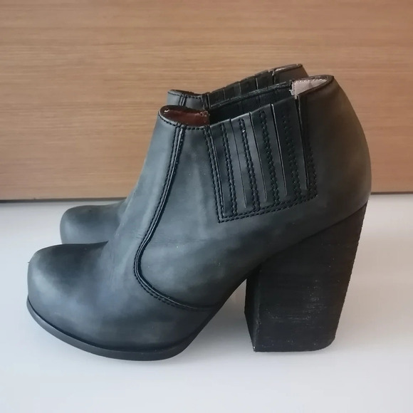 Jeffrey Campbell Yorktown Leather Chunky Heel Booties in Black Rounded Toe 8 - Picture 5 of 16